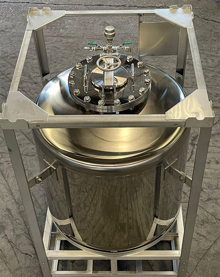 Customized flange manhole